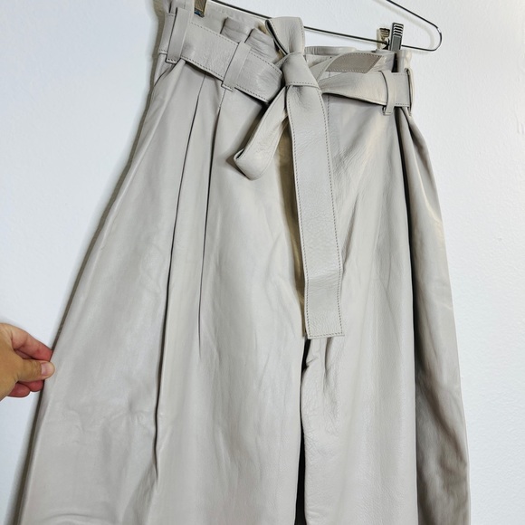 ‼️SOLD‼️ Exquisite 100% Leather Pants - Picture 2 of 9